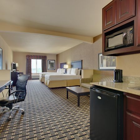 Holiday Inn Express Hotel & Suites Ennis By Ihg Exterior photo