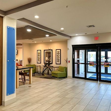 Holiday Inn Express Hotel & Suites Ennis By Ihg Exterior photo