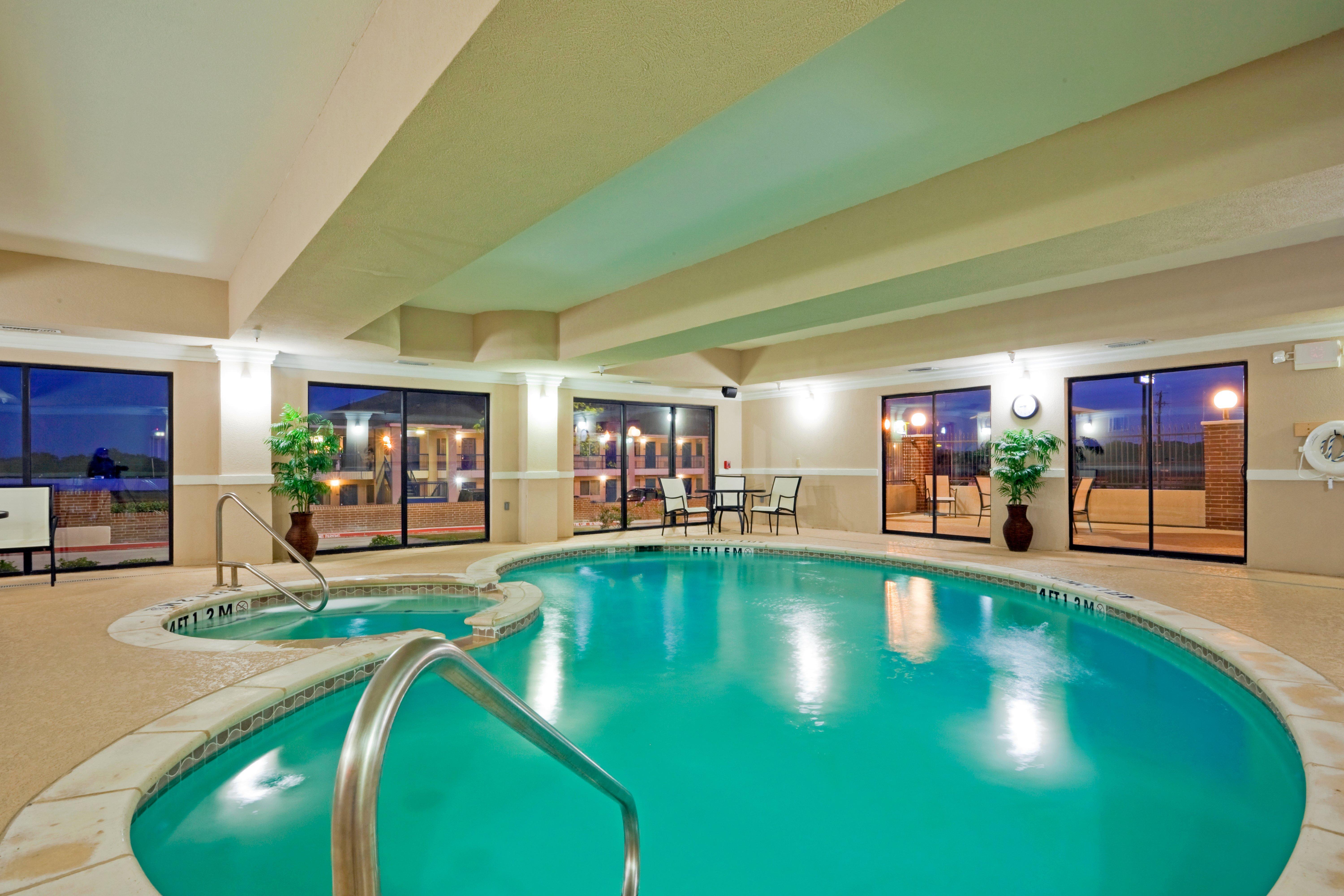Holiday Inn Express Hotel & Suites Ennis By Ihg Exterior photo