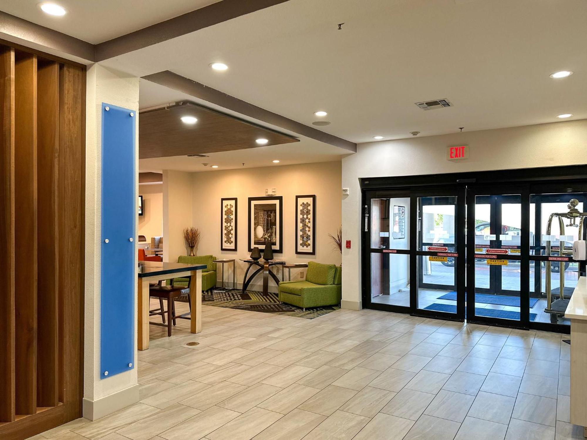 Holiday Inn Express Hotel & Suites Ennis By Ihg Exterior photo