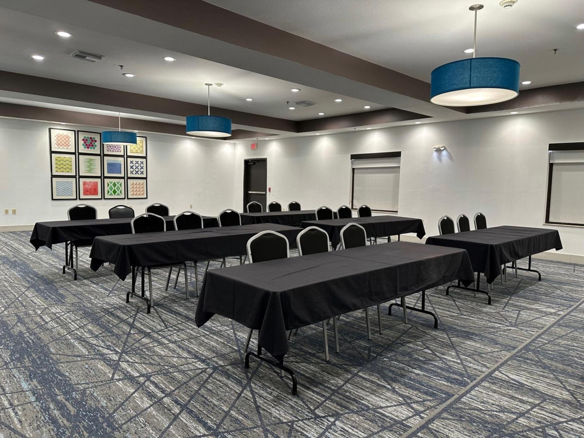 Holiday Inn Express Hotel & Suites Ennis By Ihg Exterior photo