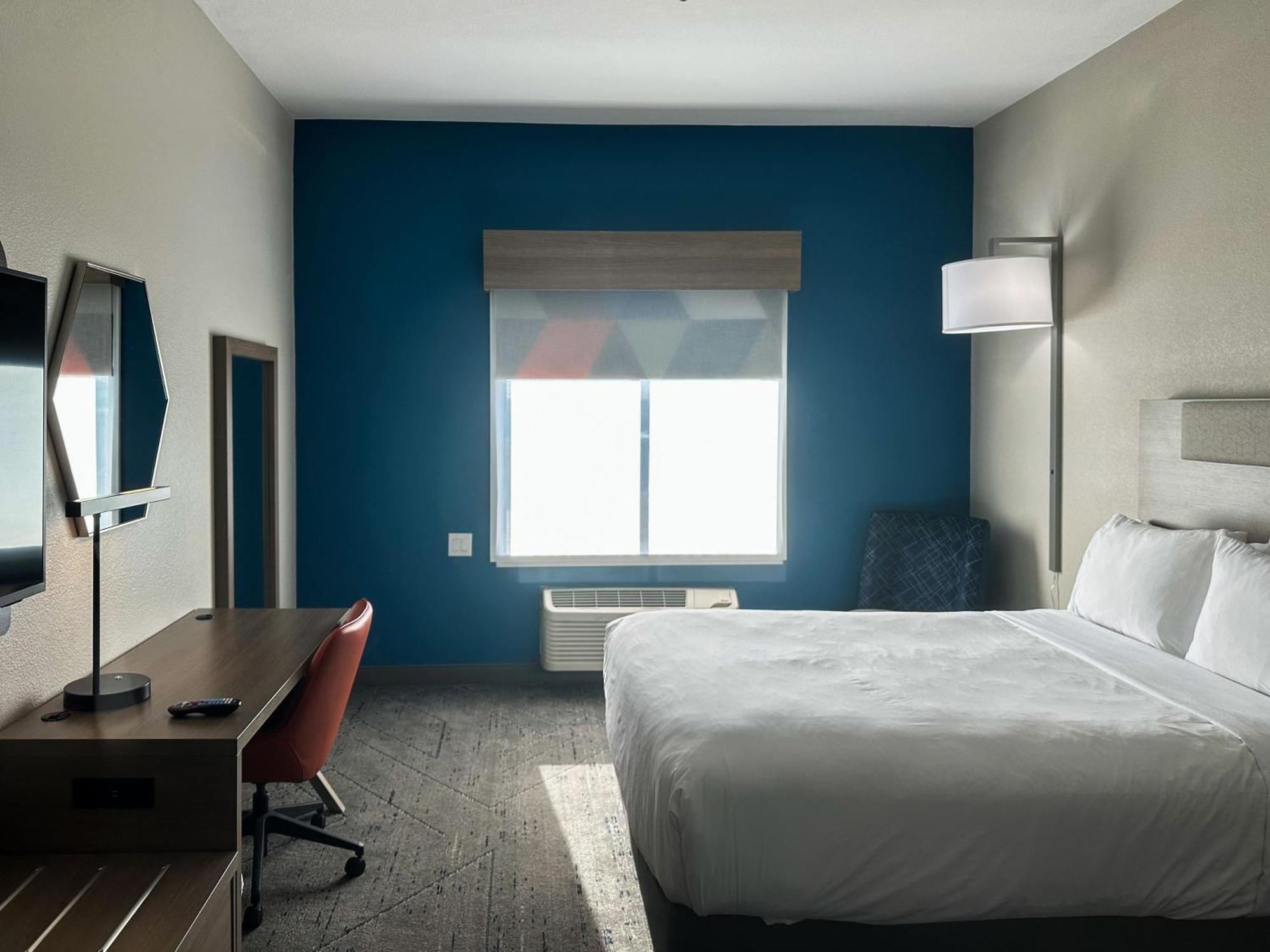Holiday Inn Express Hotel & Suites Ennis By Ihg Exterior photo