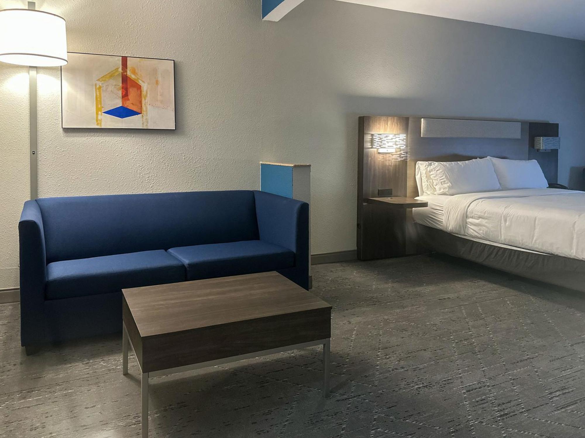 Holiday Inn Express Hotel & Suites Ennis By Ihg Exterior photo