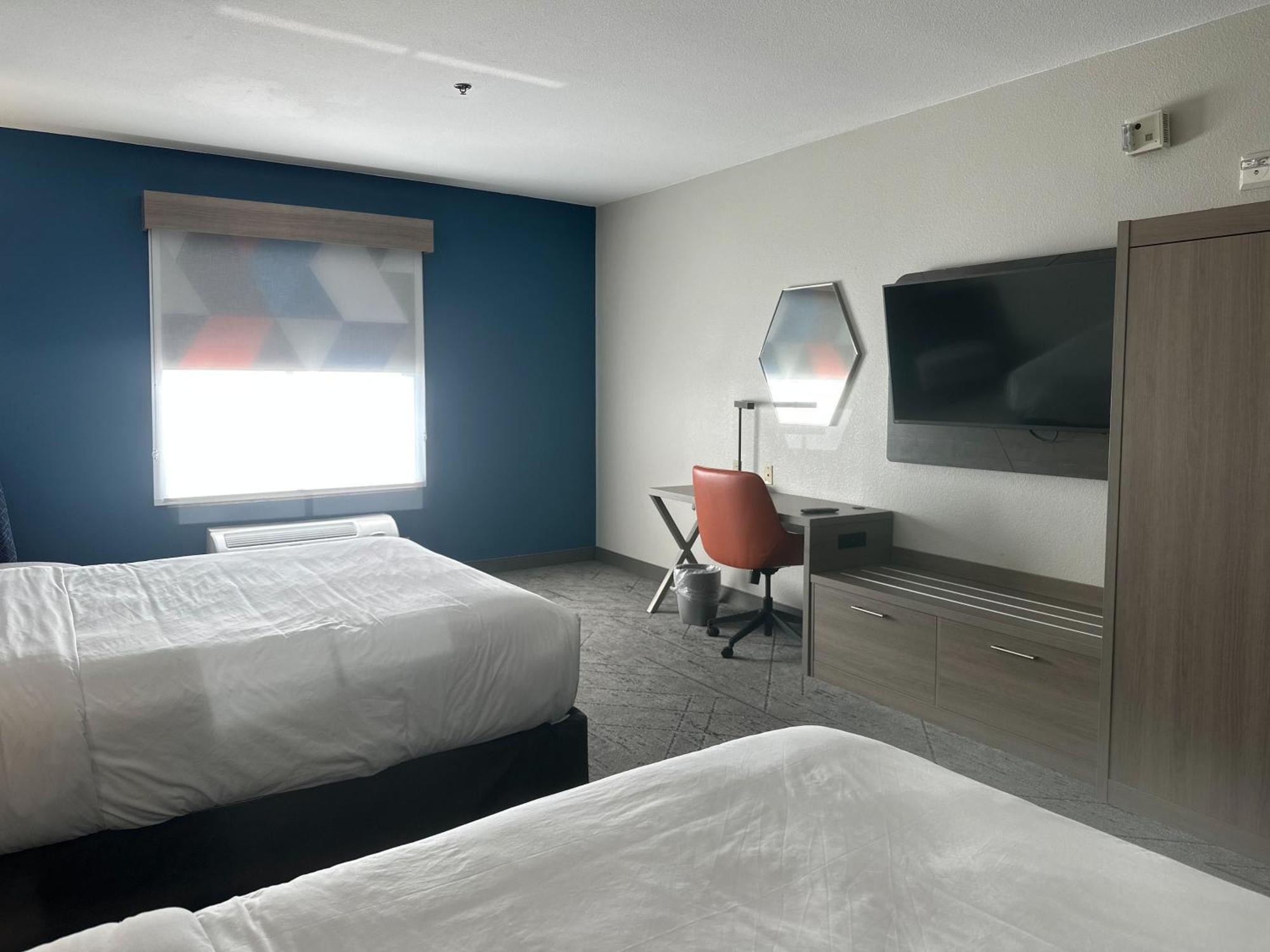 Holiday Inn Express Hotel & Suites Ennis By Ihg Exterior photo