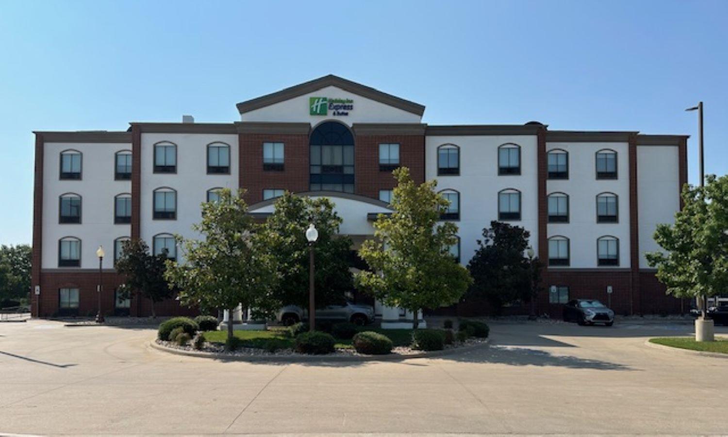 Holiday Inn Express Hotel & Suites Ennis By Ihg Exterior photo