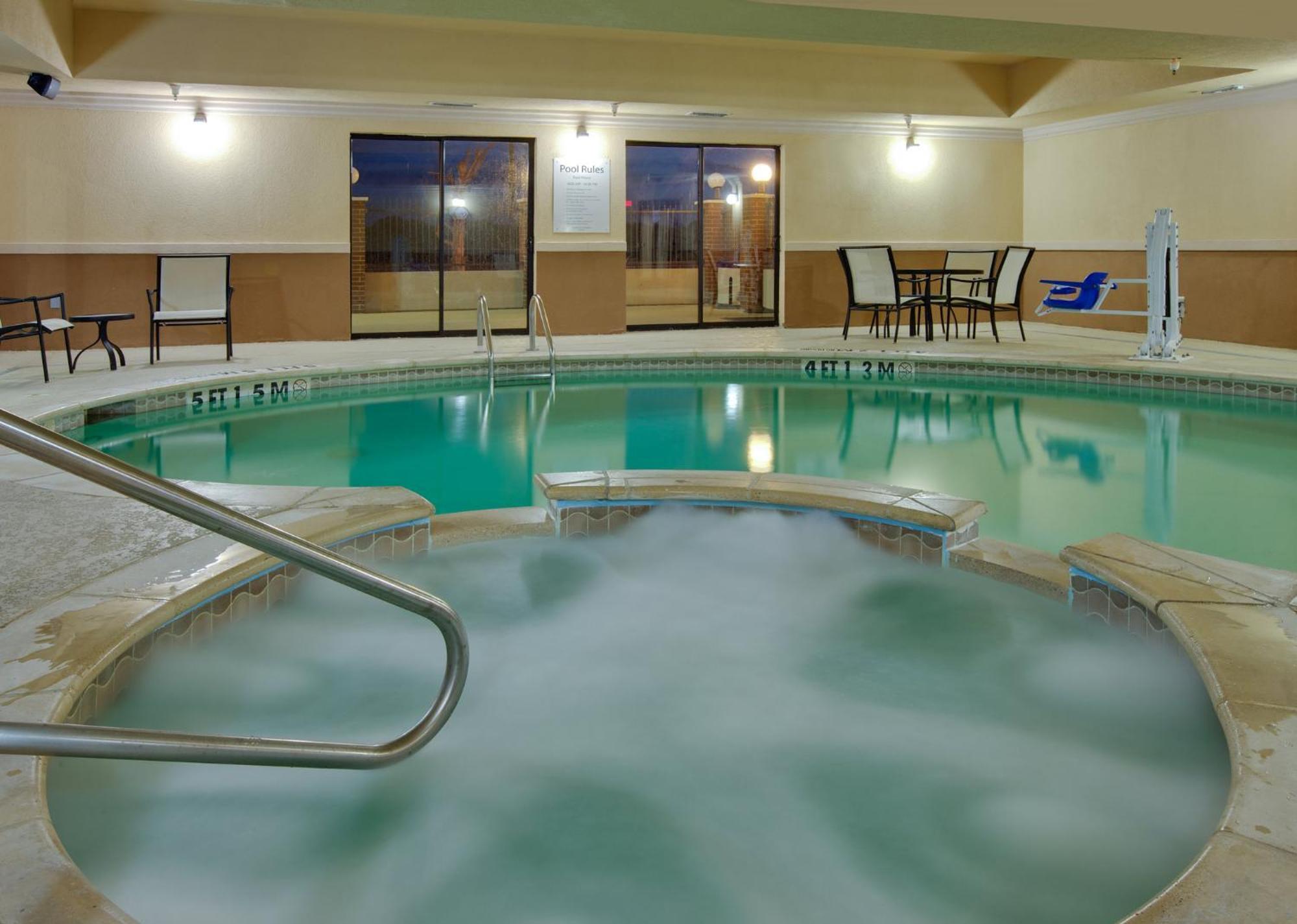 Holiday Inn Express Hotel & Suites Ennis By Ihg Exterior photo