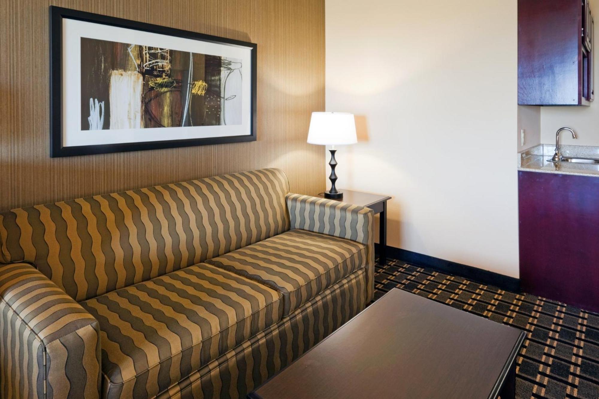 Holiday Inn Express Hotel & Suites Ennis By Ihg Exterior photo