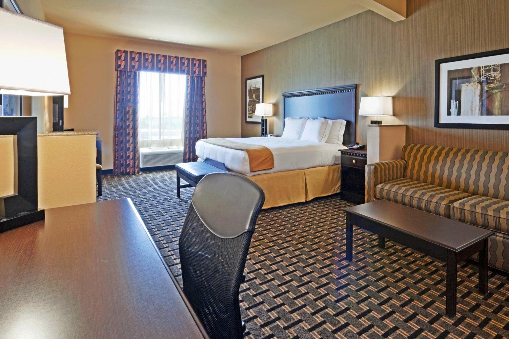 Holiday Inn Express Hotel & Suites Ennis By Ihg Exterior photo