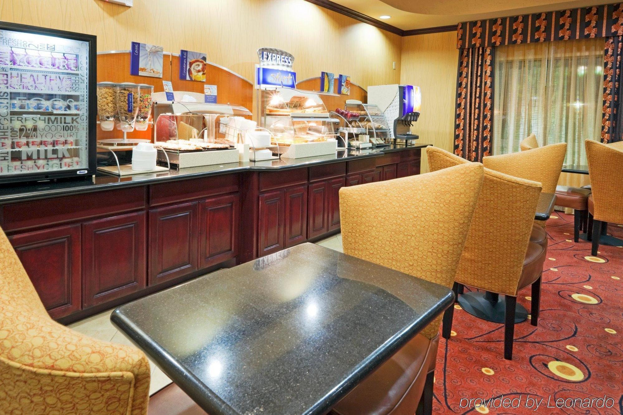 Holiday Inn Express Hotel & Suites Ennis By Ihg Restaurant photo