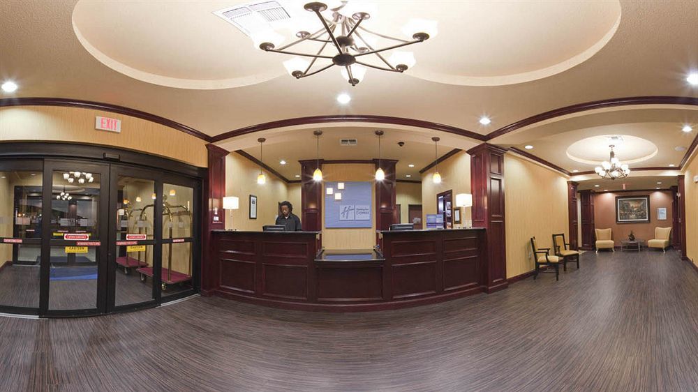 Holiday Inn Express Hotel & Suites Ennis By Ihg Exterior photo