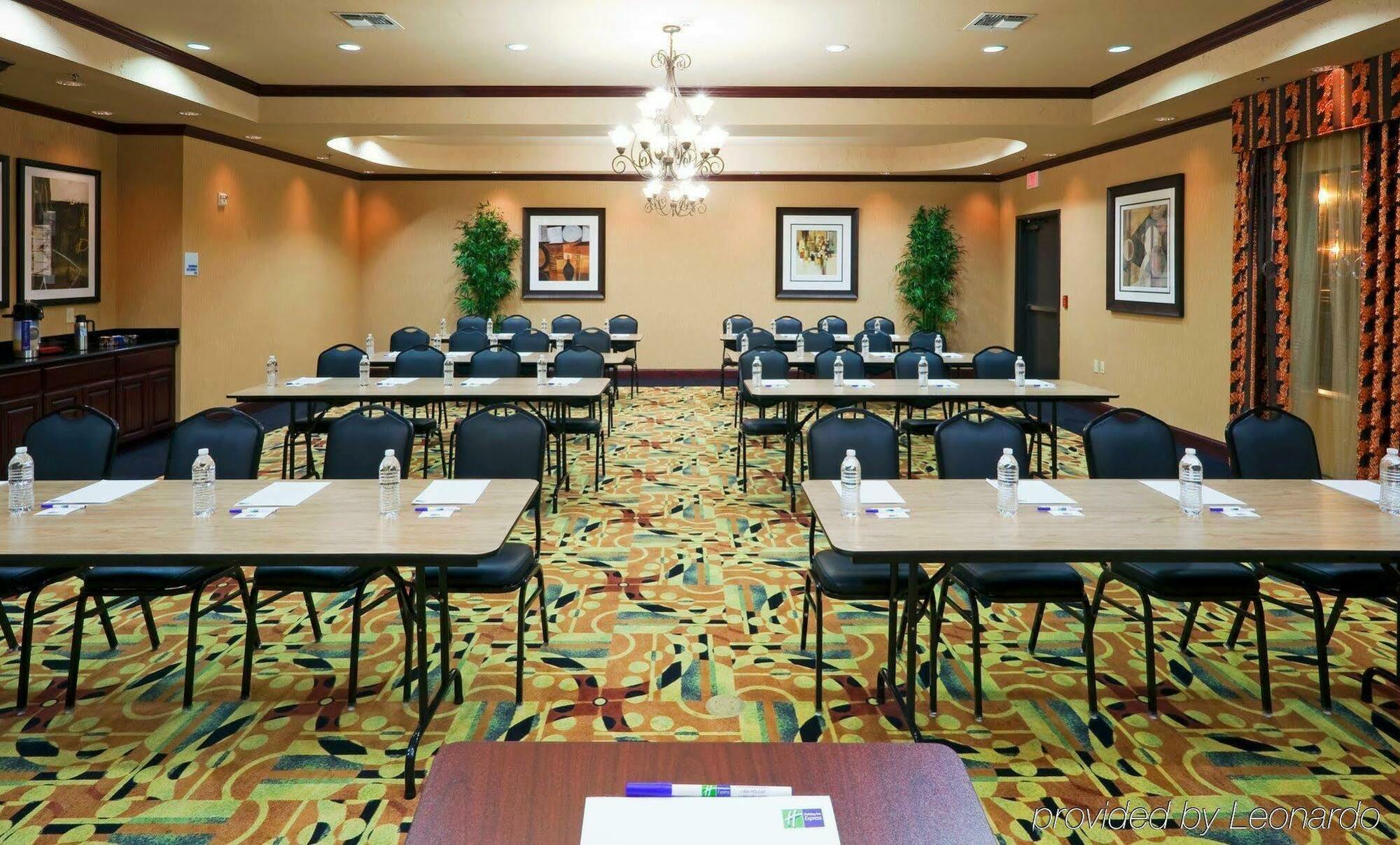 Holiday Inn Express Hotel & Suites Ennis By Ihg Facilities photo